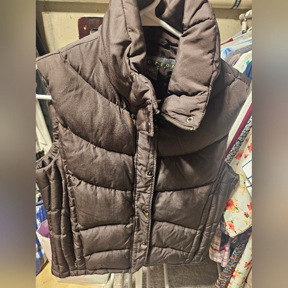 Womens Kenneth Cole puffer vest